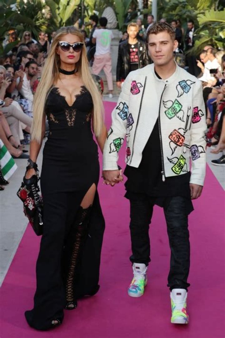 Paris Hilton and Chris Zylka