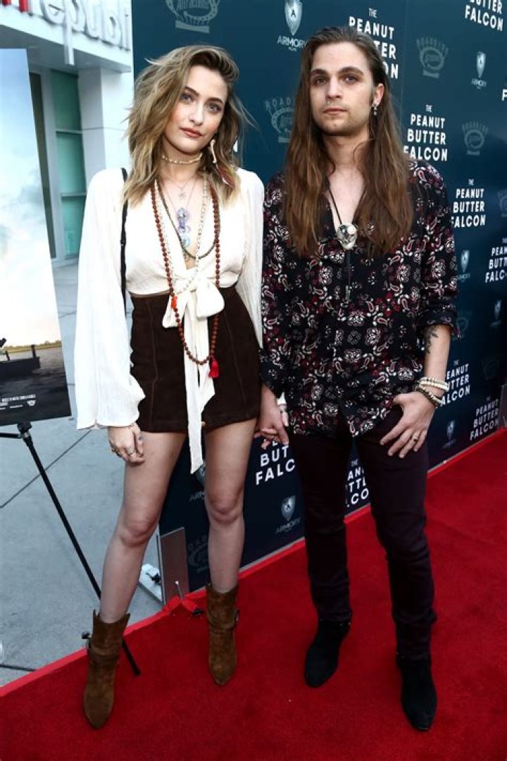 Paris Jackson kissing Gabriel Glenn