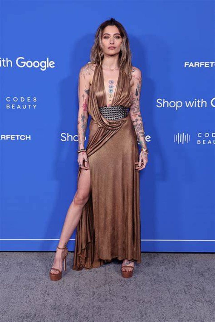 Paris Jackson’s Plunging Dress For Fashion Trust U.S. Awards: Photos – Hollywood Life