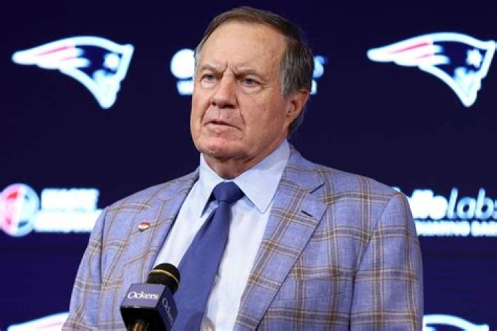 Patriots Coach Bill Belichick Applauded By Fans After Dissing Trump & Rejecting His Medal Of Freedom