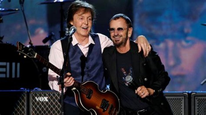 Paul McCartney Sings With Dave Grohl
