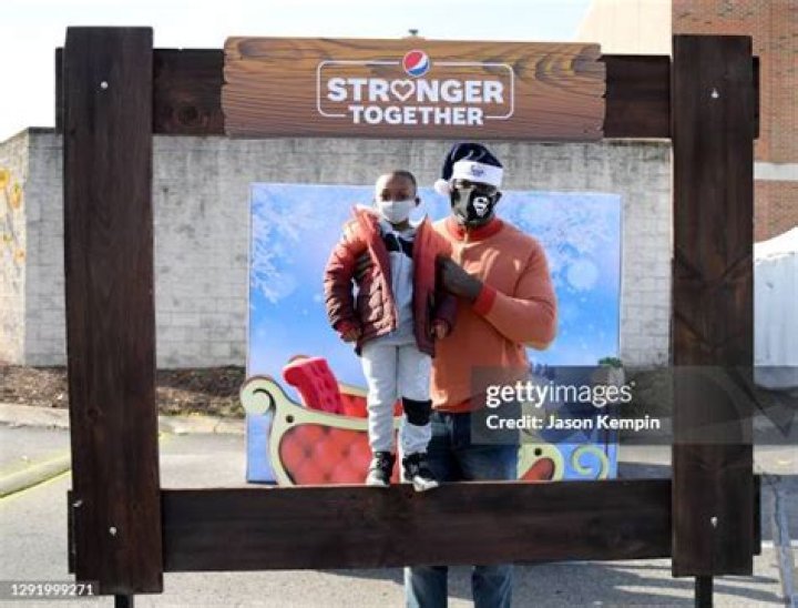 Pepsi Stronger Together And The Shaquille O&rsquo;Neal Foundation Bring Holiday Market To Jones Paideia Elementary School