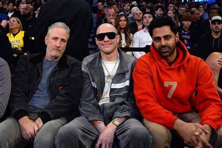 Pete Davidson Shows Off Buzz Haircut At Basketball Game: Photos – Hollywood Life