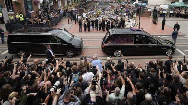 Photos From Late Singer’s Funeral – Hollywood Life