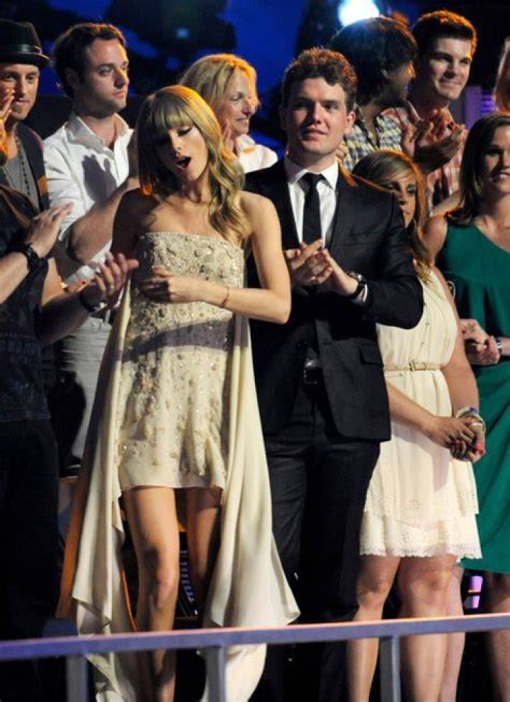Photos Of Taylor’s Hunky Little Brother – Hollywood Life