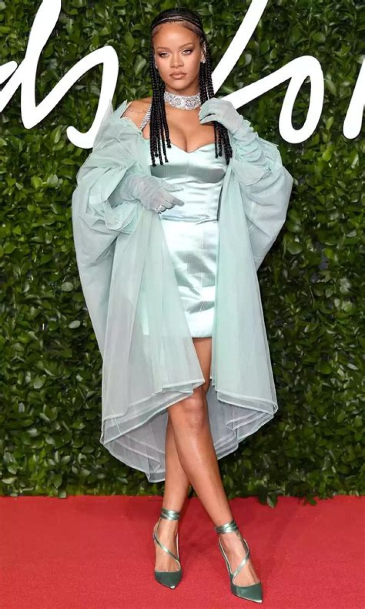 [PICS] Rihanna’s ‘Pour It Up’ Outfit — See Her Stripper Style – Hollywood Life