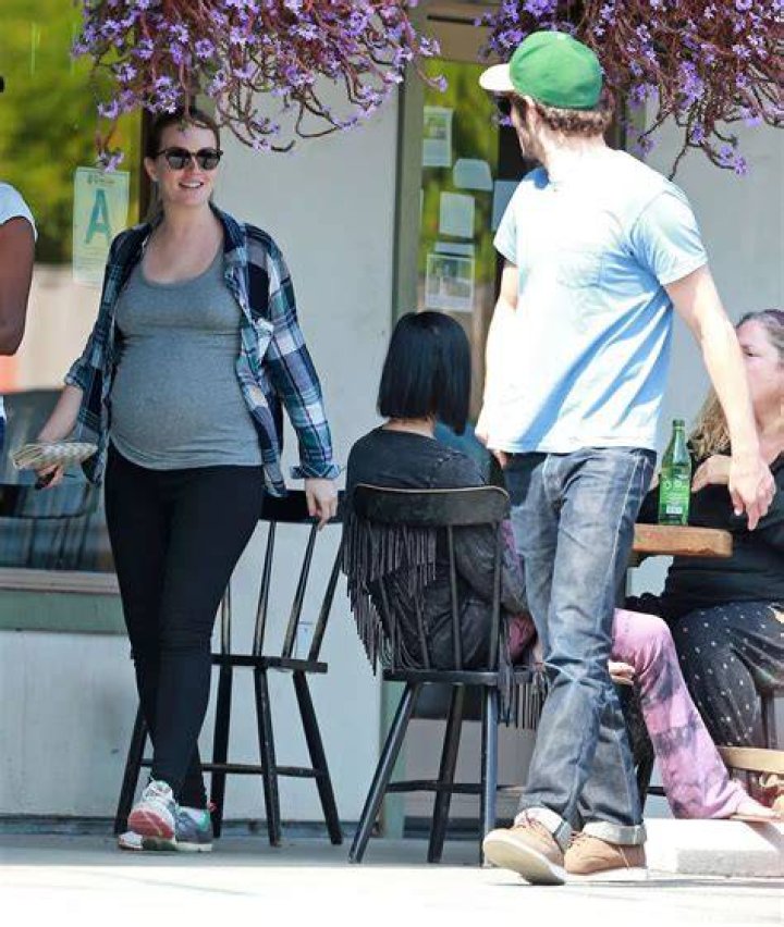 Pregnant Leighton Meester & Adam Brody in 2020