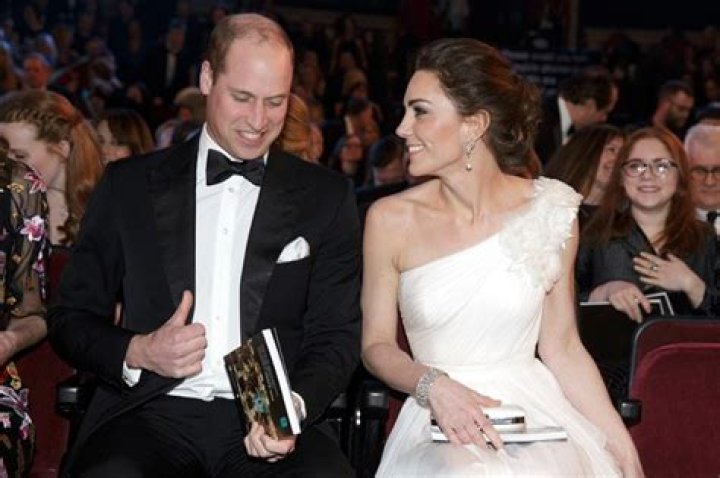 Prince William & Kate Middleton’s Best PDA Moments: Photos – Hollywood Life