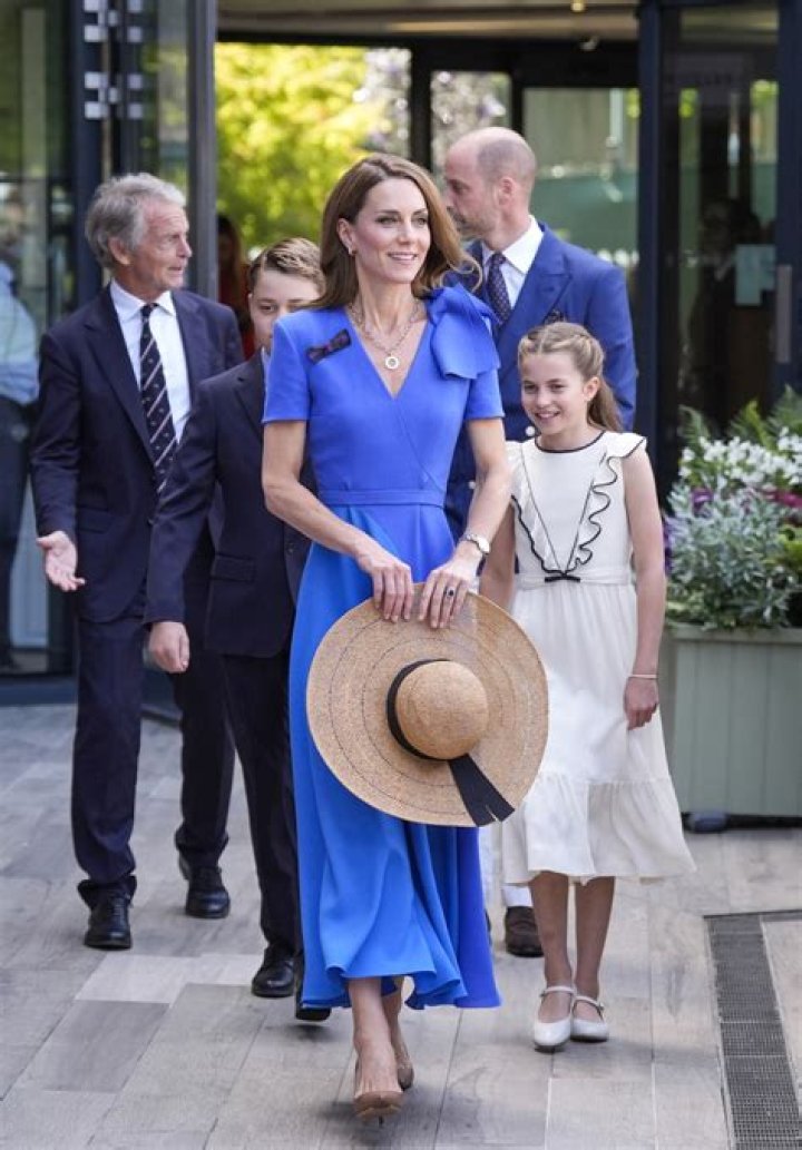 Princess Charlotte & Kate Middleton Greet Fans