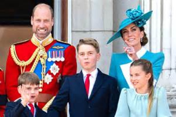 Queen Elizabeth Reveals New Prince George & Princess Charlotte Pic – Hollywood Life