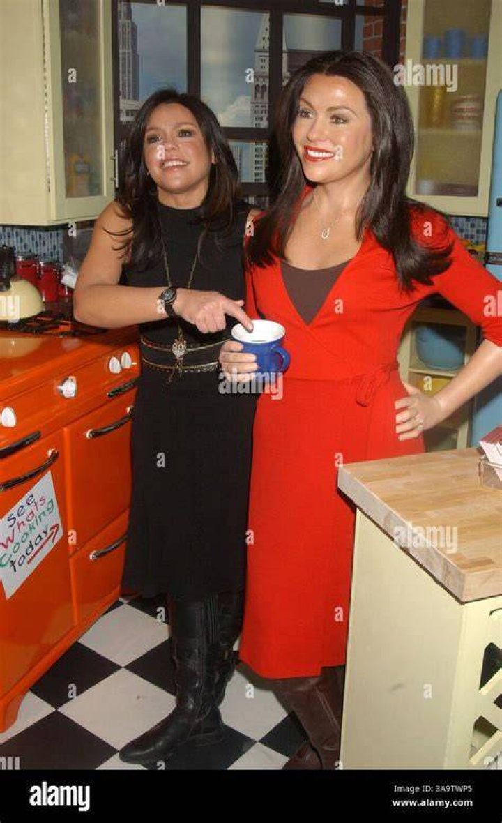 Rachael Ray poses with her Lobster Newburg Nachos made with lobster tail, Old Bay Seasoning, hot sauce and served over crackers and salt and vinegar chips. Pictured: Rachel Ray Ref: SPL956870 200215 NON-EXCLUSIVE Picture by: SplashNews.com Splash News and Pictures USA: +1 310-525-5808 London: +44 (0)20 8126 1009 Berlin: +49 175 3764 166 World Rights