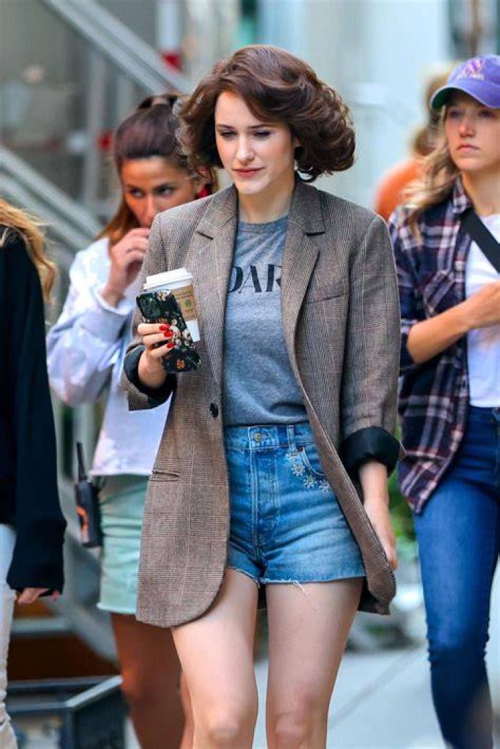 Rachel Brosnahan is seen at "Jimmy Kimmel Live" in Los Angeles, California. NON-EXCLUSIVE January 19, 2022 220119RB Los Angeles, CA 19 Jan 2022 Pictured: Rachel Brosnahan. Photo credit: RB/Bauergriffin.com / MEGA TheMegaAgency.com +1 888 505 6342 (Mega Agency TagID: MEGA821266_033.jpg) [Photo via Mega Agency]