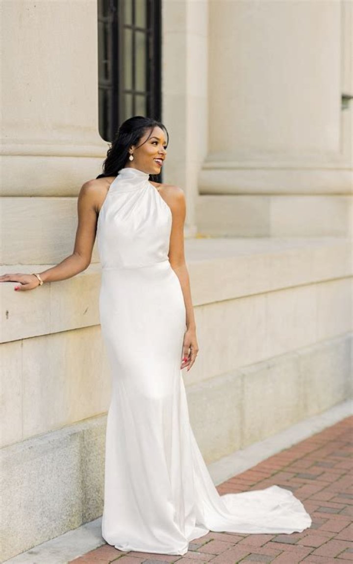 rachel lindsay white dress halter gown backless bachelorette premiere