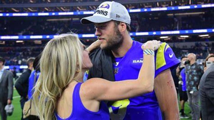 Rams QB Matthew Stafford’s Wife Kelly Admits Getting ‘Worst’ Boob Job – Hollywood Life