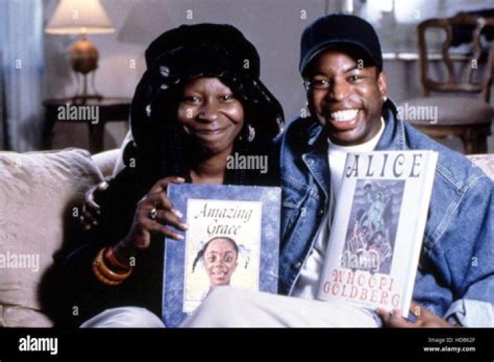 READING RAINBOW, Whoopi Goldberg, LeVar Burton, 1983-2006. (c) PBS/ Courtesy: Everett Collection.