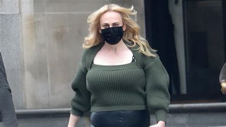 Rebel Wilson, 41, Dances In Skintight Cheer Uniform On The Set Of ‘Senior Year ‘ — Watch