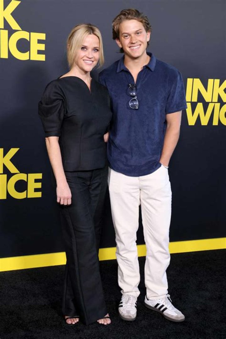 Reese Witherspoon & Ryan Phillippe Celebrate Son Deacon’s 18th B-Day – Hollywood Life
