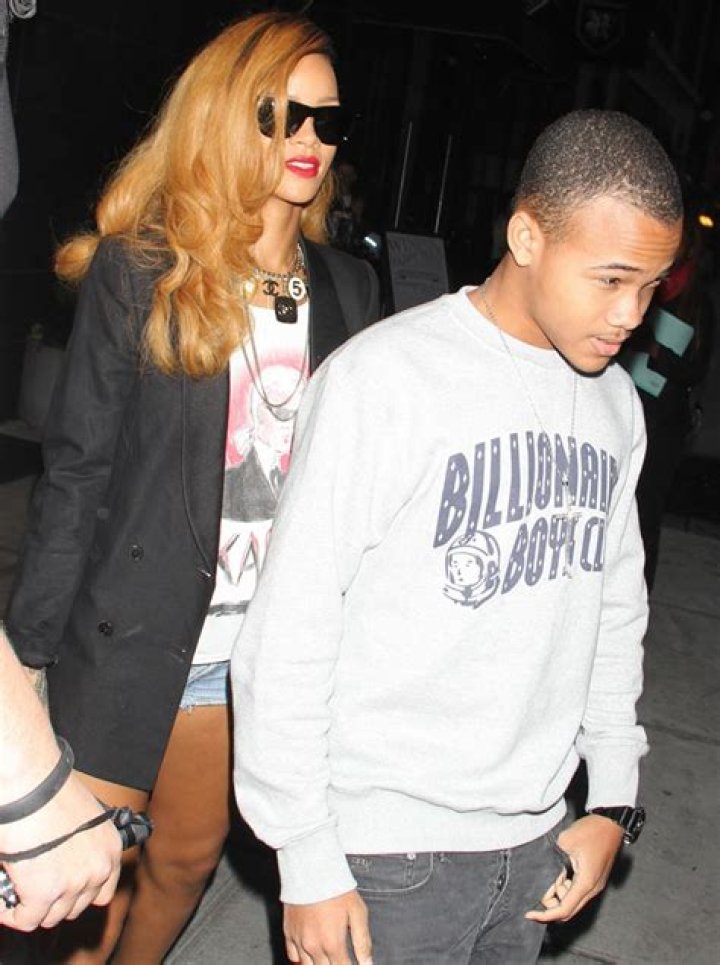 Rihanna Leaning On Her Brother During Split From Chris Brown