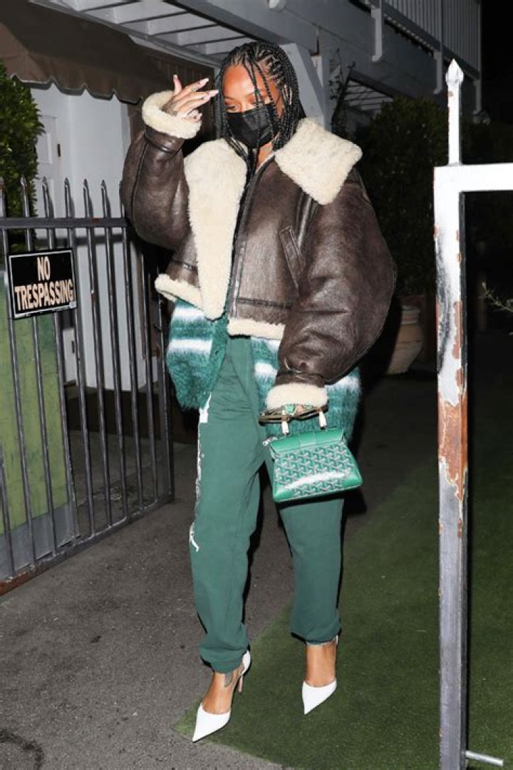 Rihanna Rocked Sweatpants & Heels For A Night On The Town — Photos – Hollywood Life