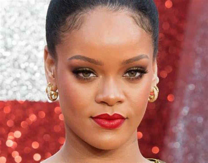 Rihanna’s Stunning, Glowing Cheekbones — Get The Look
