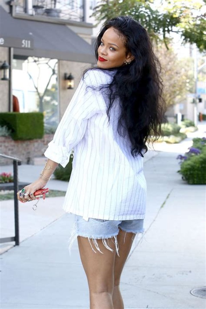 Rihanna Shows Off her Legs in Tiny Black Skirt as She Heads to Dinner at Giorgio Baldi. She flashed her toned abs and long legs in a match black top and bottom, with strappy heels and a long black coat on a warm evening in LA. Pictured: Rihanna Ref: SPL5218733 290321 NON-EXCLUSIVE Picture by: DIGGZY / SplashNews.com Splash News and Pictures USA: +1 310-525-5808 London: +44 (0)20 8126 1009 Berlin: +49 175 3764 166 World Rights, No Portugal Rights, No Russia Rights
