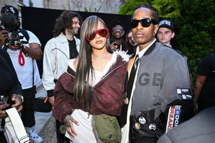 Rihanna Still Has A Special Place In Her Heart For Chris Brown: She Wants To Get Together With Him