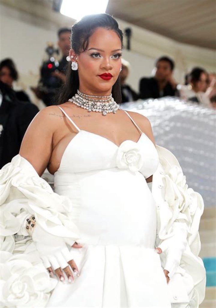 Rihanna Swoons Over Son & Pregnancy At Met Gala: Video – Hollywood Life