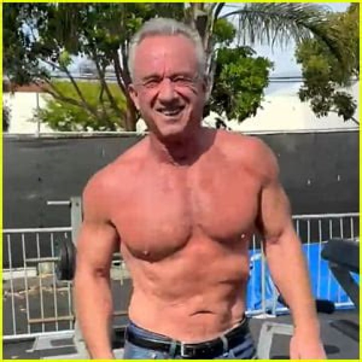 ROBERT F KENNEDY JR SHIRTLESS PUSHUPS
