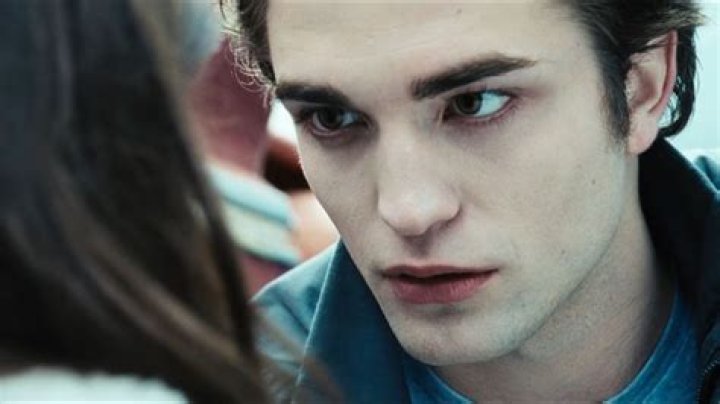 Robert Pattinson Claims: 'I'm Not A Romantic Person!' Find Out What Scarred Him For Life!