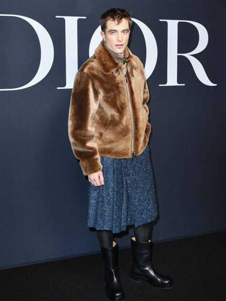 Robert Pattinson In Skirt For Paris Fashion Week: Photos – Hollywood Life