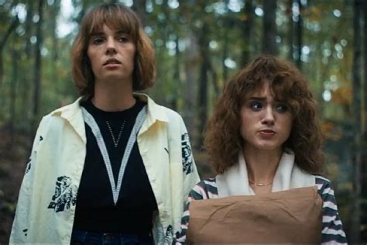 Robin & Nancy In Season 4
