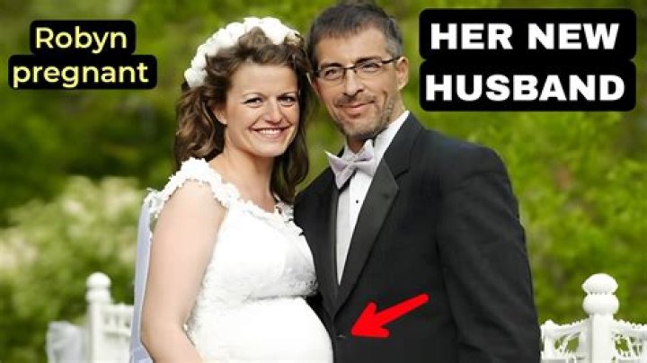Robyn Brown Pregnant