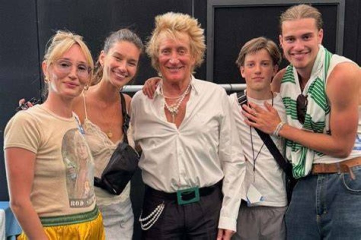 Rod Stewart with his kids