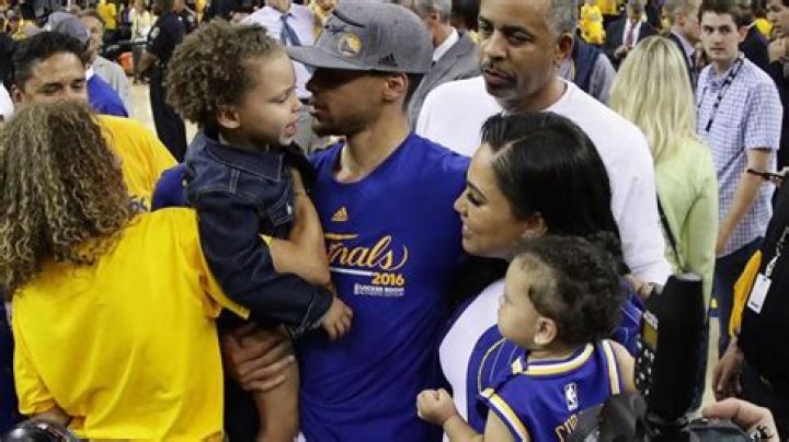 Roni Rose Flirting Stephen Curry