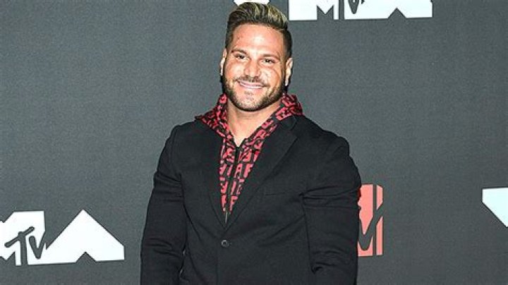 Ronnie Returns & Reveals He’s Sober After 1 Year Away – Hollywood Life