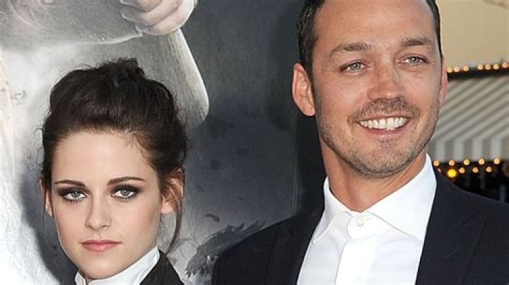 Rupert Sanders & Kristen Stewart Cheating — THE Kissing Photos