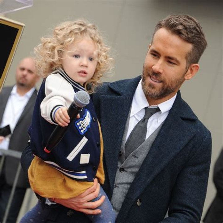 Ryan Reynolds & Jane Seymour Unveil Aviation Gin Open Bottle Collection for the Holidays