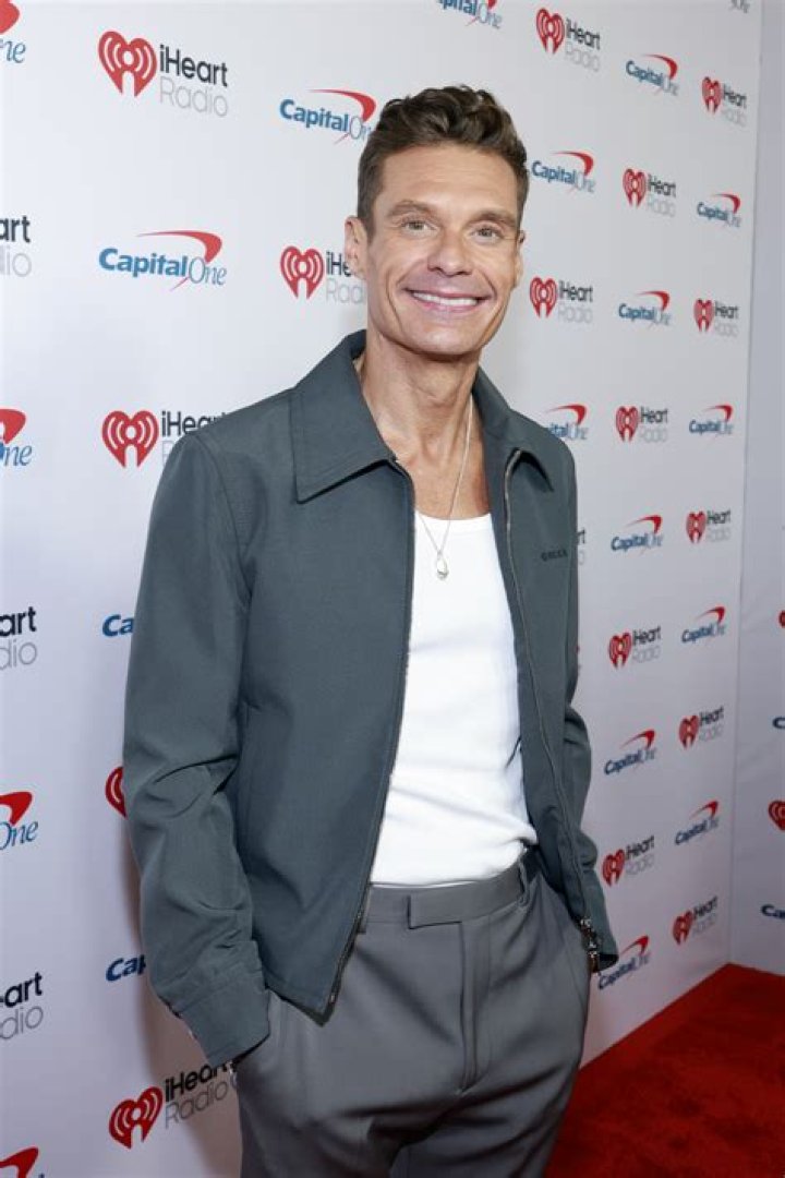 Ryan Seacrest rocks a blazer to the iHeartRadio Music Awards in 2017