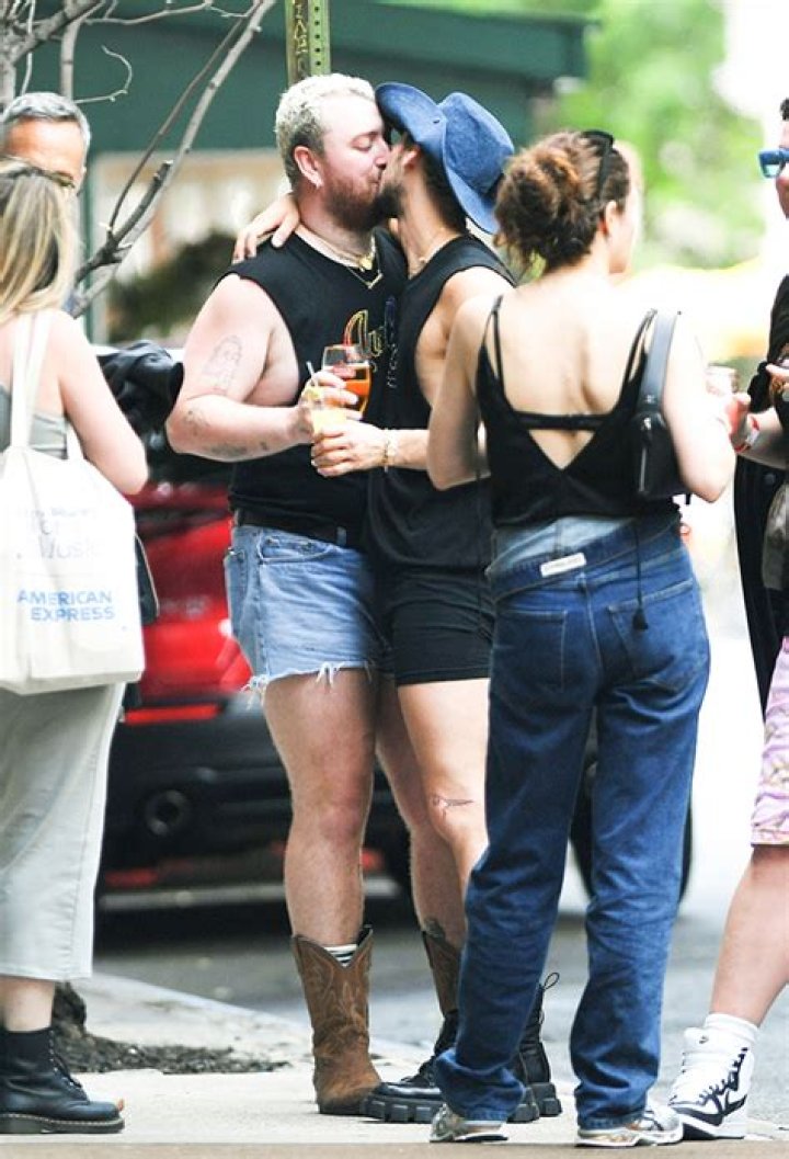 Sam Smith Rocks Daisy Dukes & Kisses Rumored BF At NYC Pride – Hollywood Life
