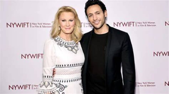 Sandra Lee & Boyfriend Ben Youcef Hold Hands After Cuomo Steps Down – Hollywood Life