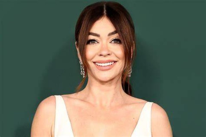 Sarah Hyland In A Green Gown