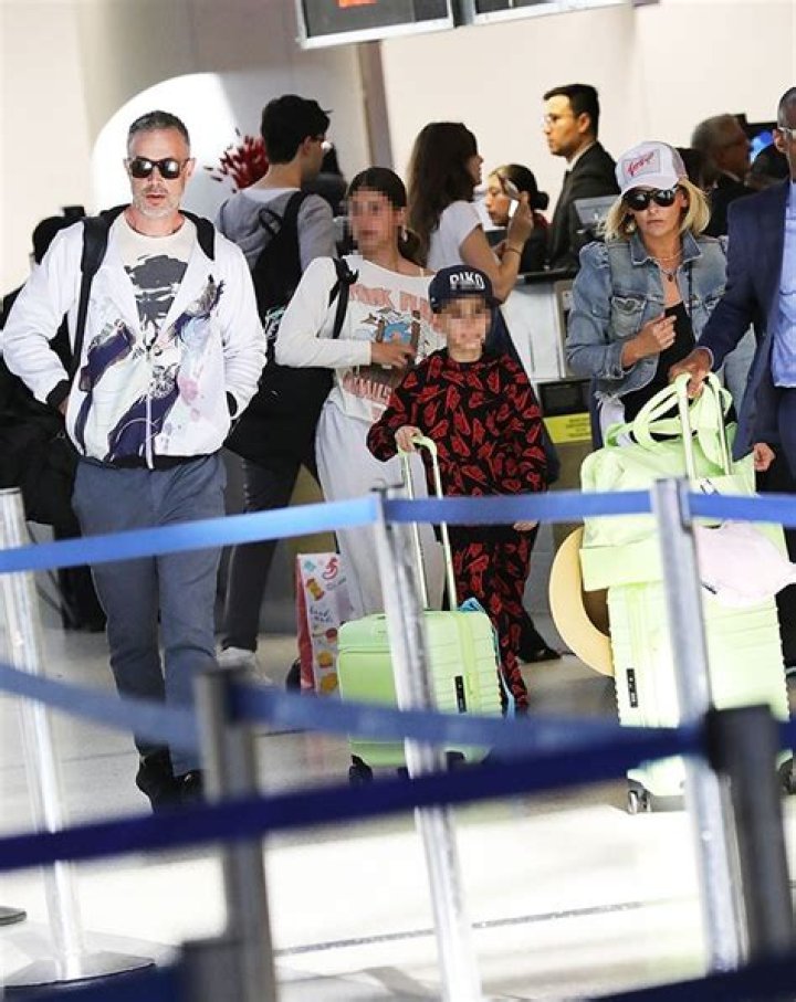 Sarah Michelle Gellar & Freddie Prinze Jr. Take Kids To LAX Airport – Hollywood Life