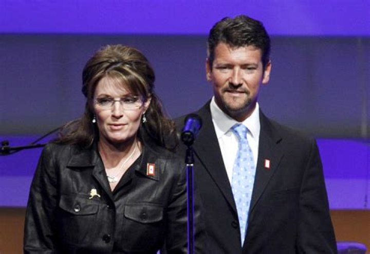 Sarah Palin Brings Her Husband On Book Tour