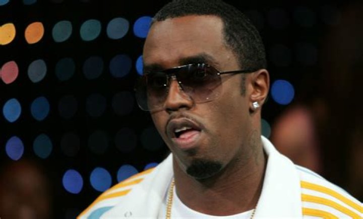 Sean Diddy Comes speaking on stage