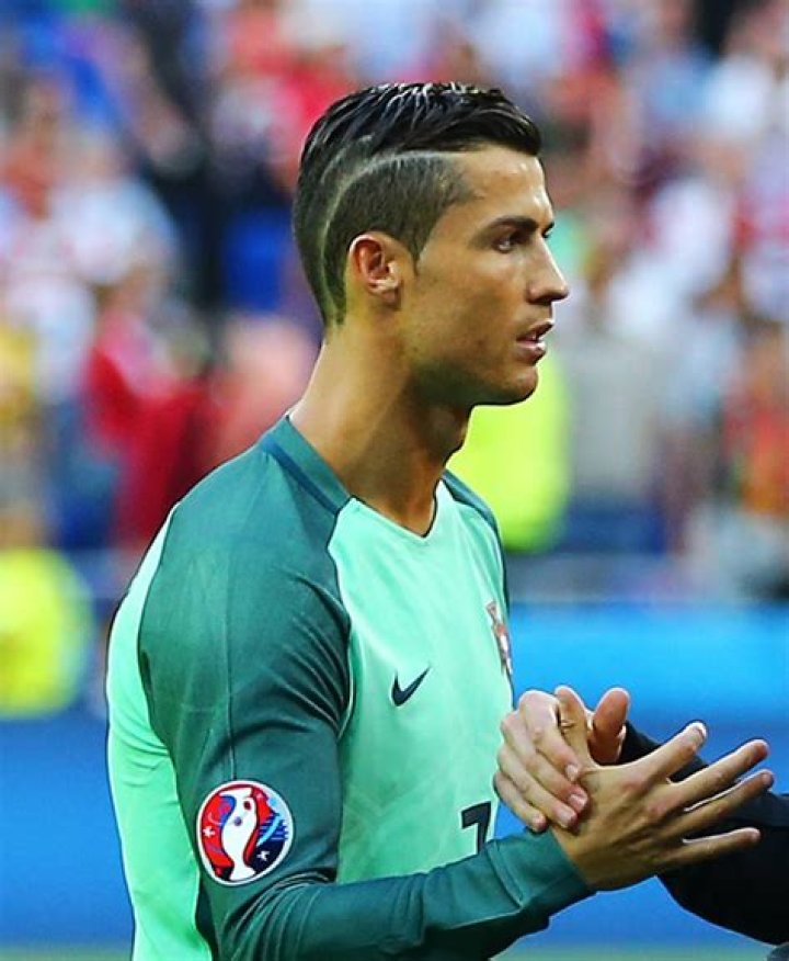 See His Sexy Shaved Look At Euro 2016 – Hollywood Life