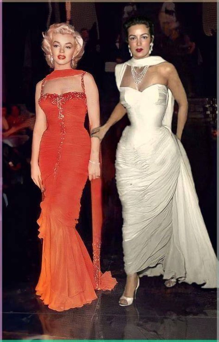 See Photos Of The Evening Gown – Hollywood Life