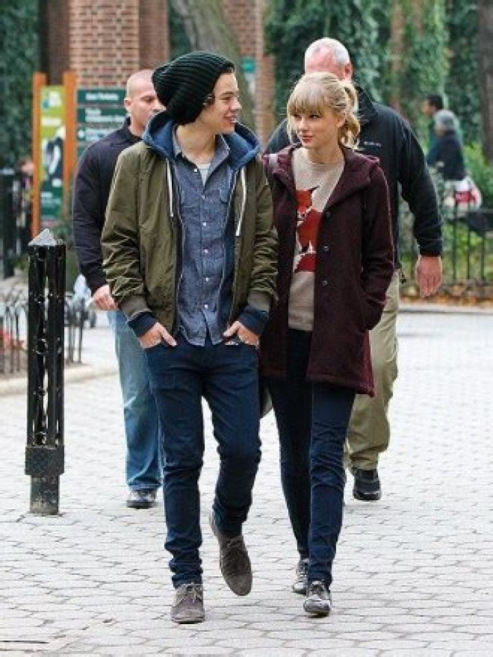 See Pics Of Harry Styles & Joe Alwyn – Hollywood Life