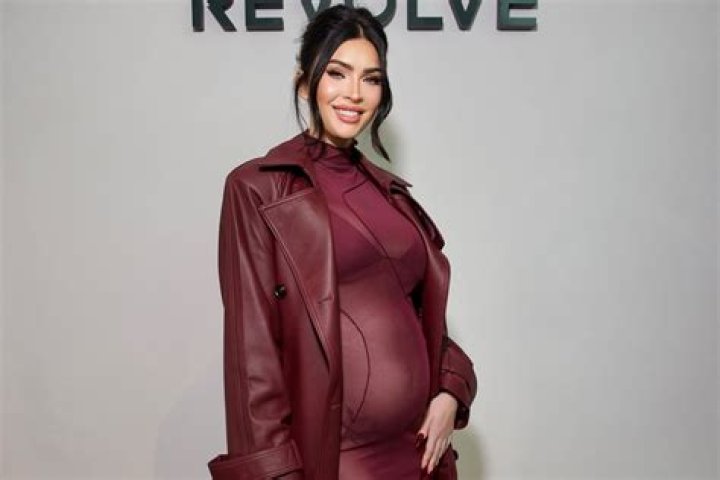 See Pictures Of Her Baby Bump – Hollywood Life