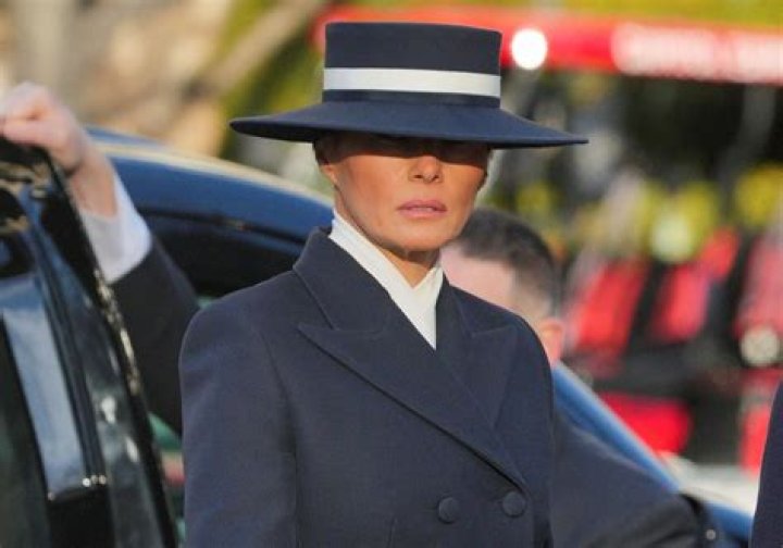 See The First Lady’s Gorgeous Fashion In Photos – Hollywood Life