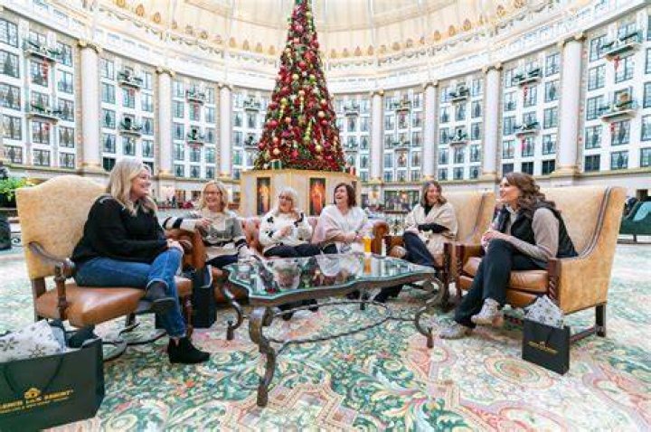 See The Holiday Card – Hollywood Life